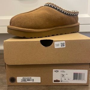 Uggs Tasman size 7 women’s slippers.  New without tags.